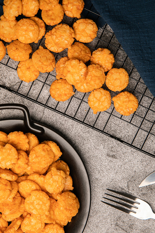 酥脆饼干零食摄影图片-众图网