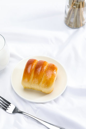 松软炼乳吐司面包美食摄影图片