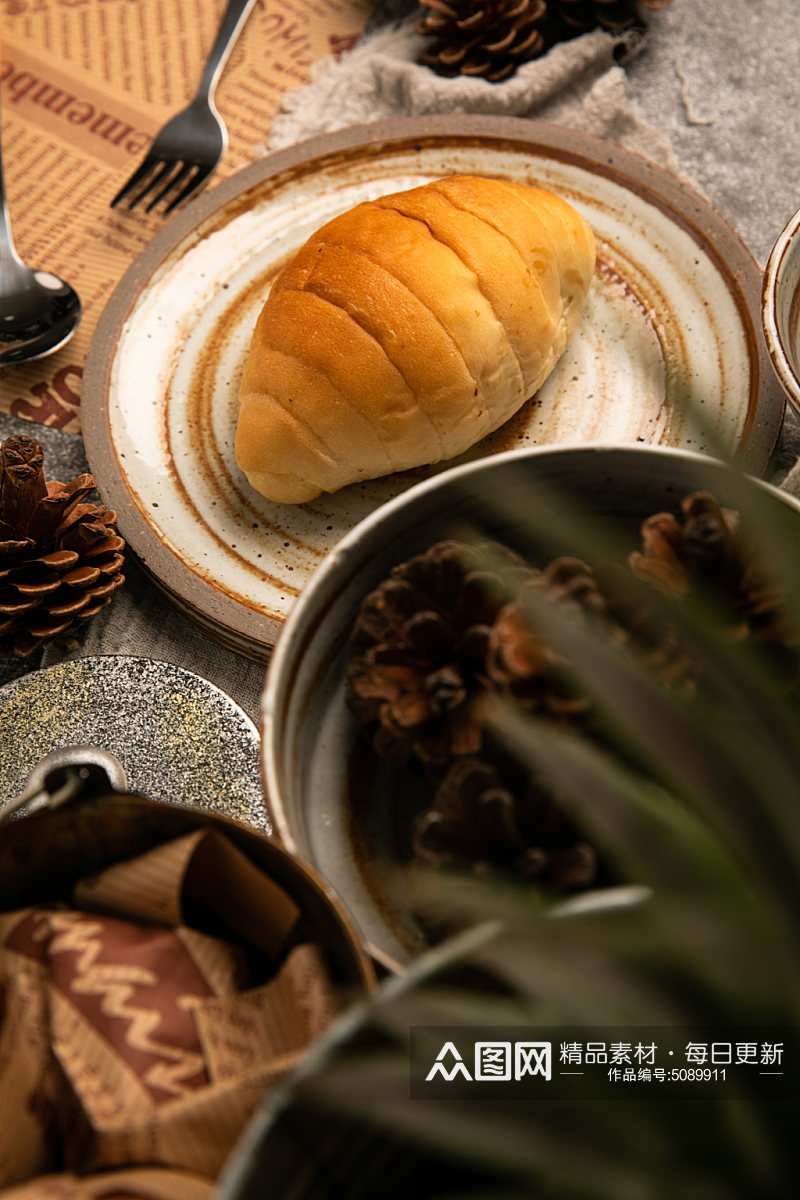 海盐牛角包面包美食摄影图片素材