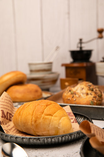 海盐牛角包面包美食摄影图片