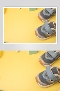 黄色温馨儿童用品母婴用品摄影图片