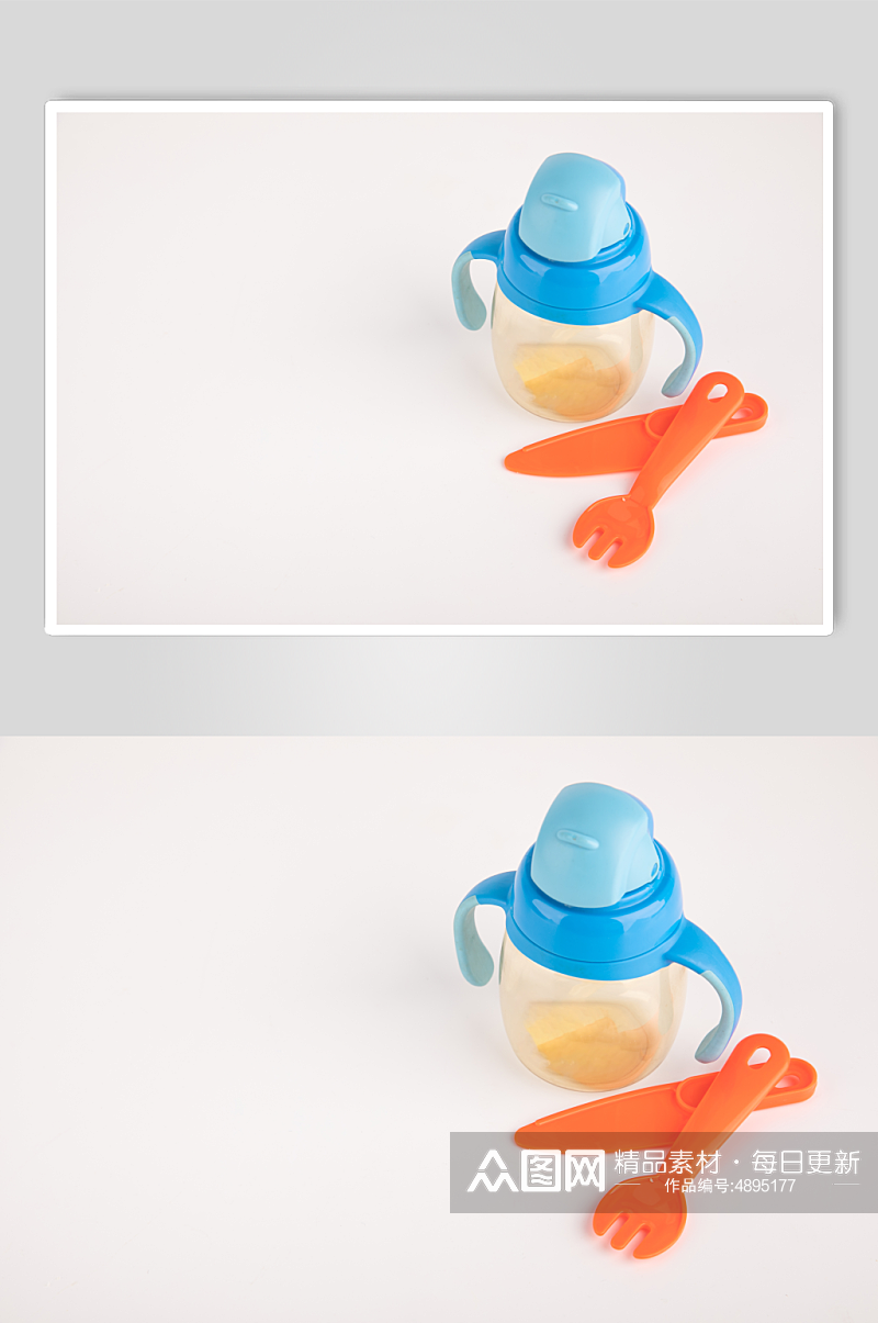 蓝色奶瓶母婴用品摄影图片素材