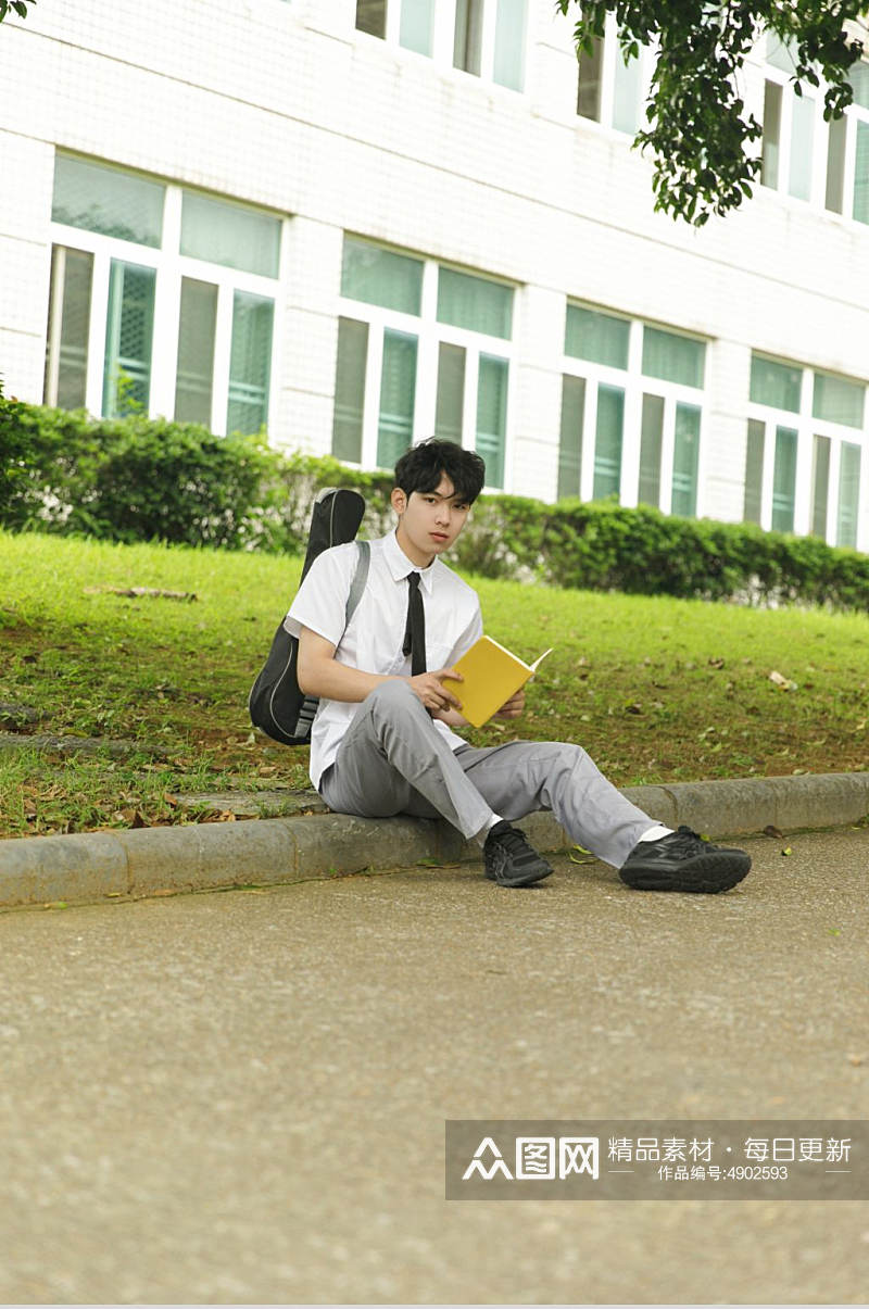 男生年青人学生毕业季人物摄影图片素材