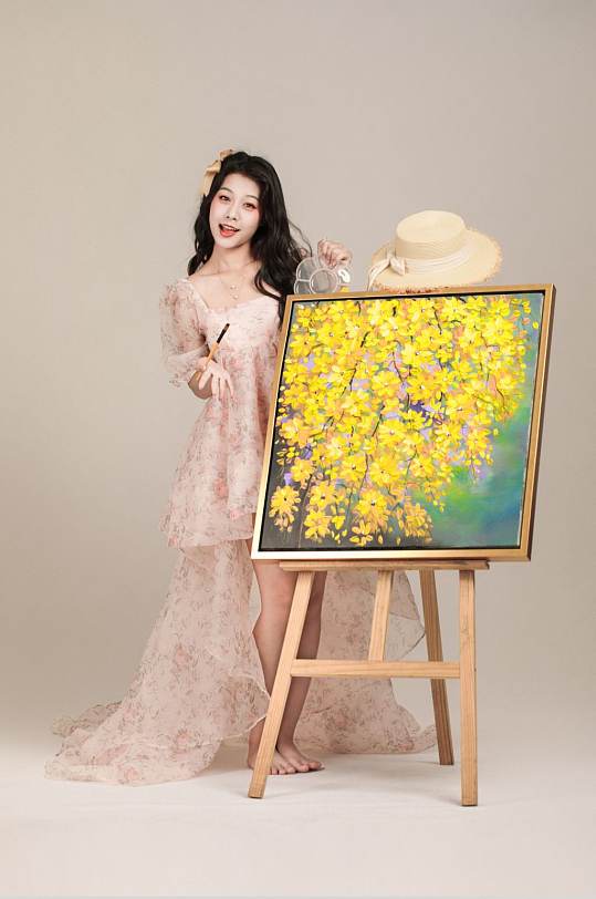 粉色拖尾短裙时尚女生人物摄影图片-众图网