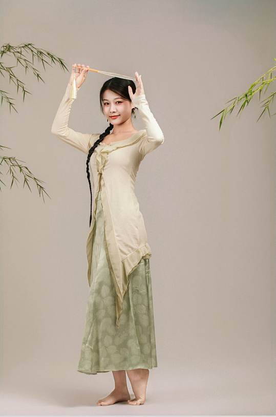 新中式国风时尚女生人物摄影图片-众图网