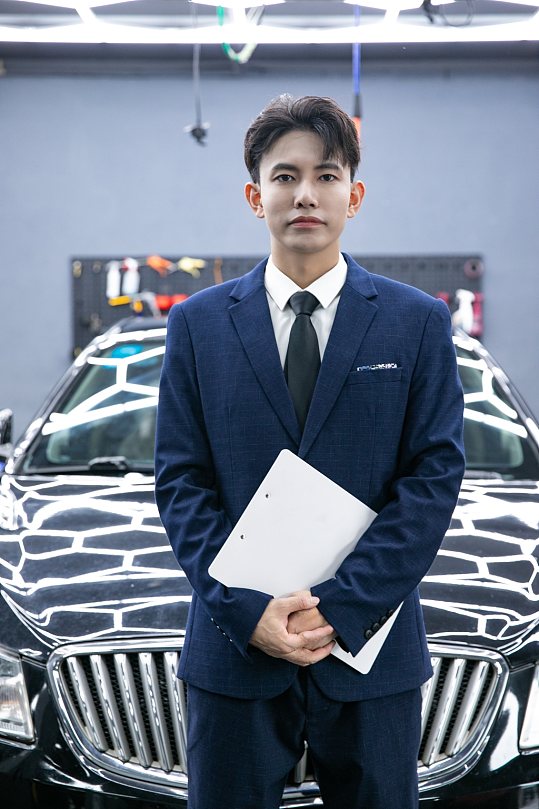 帅气西装司机人物摄影图片-众图网