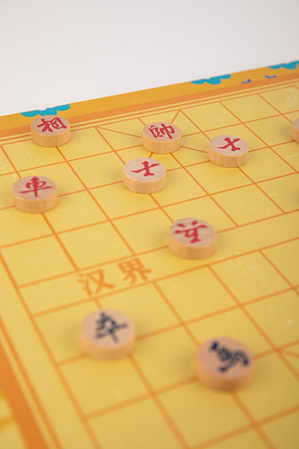 中国象棋儿童棋类益智玩具摄影图