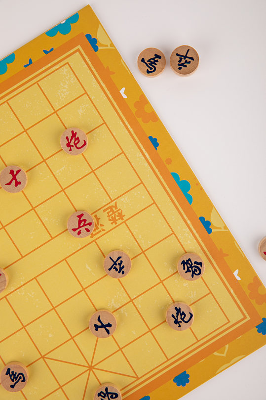 中国象棋儿童棋类益智玩具摄影图