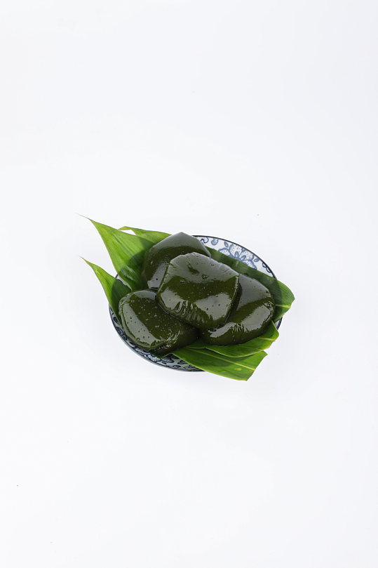 美味绿色艾叶粑清明节摄影图片