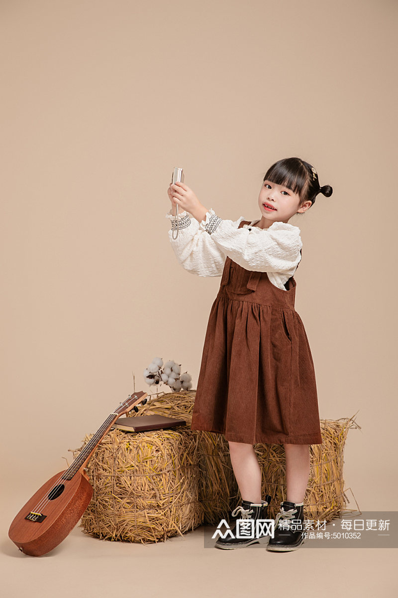 秋季可爱甜美背带裙儿童人物摄影图片素材