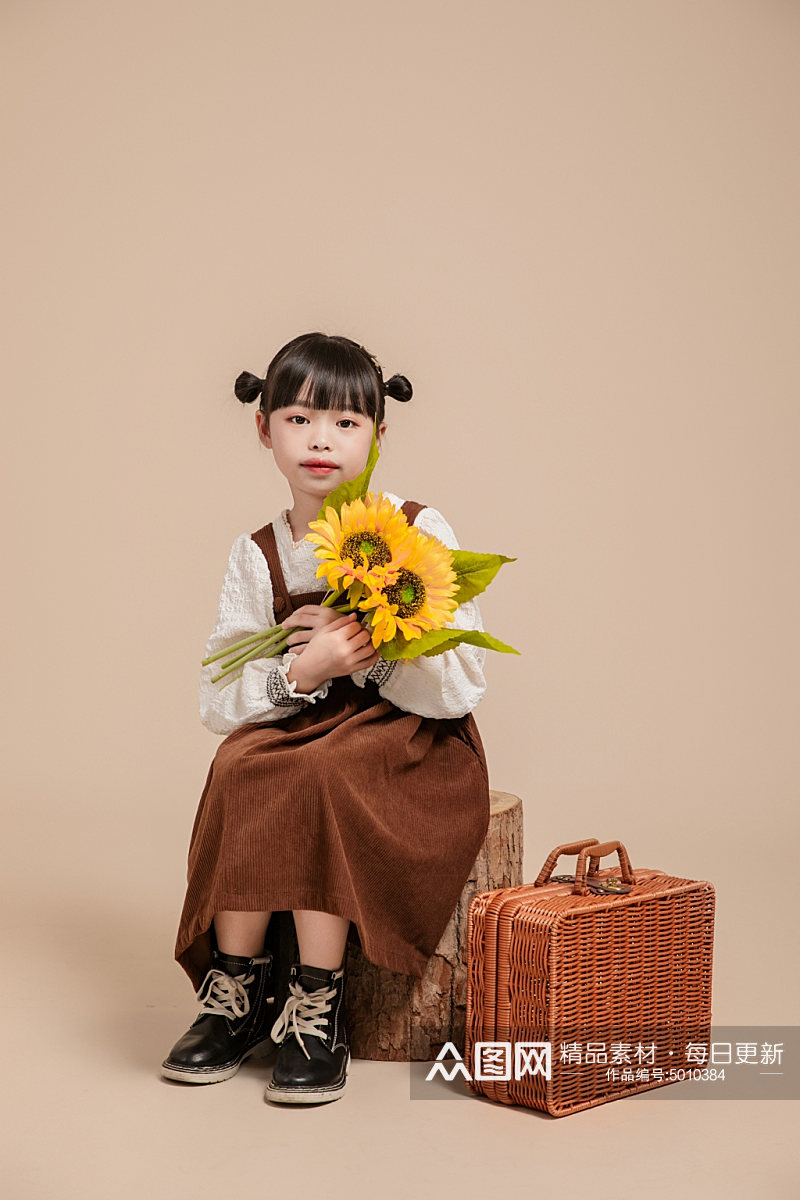 秋季可爱甜美背带裙儿童人物摄影图片素材