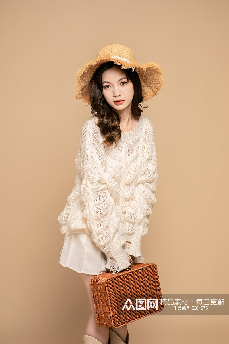 羊毛衫秋季秋装氛围女生人物摄影图素材
