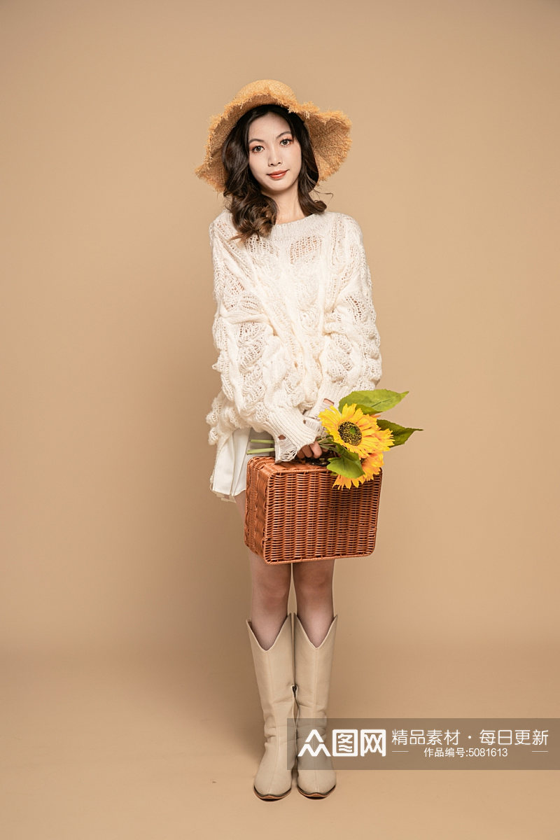 羊毛衫秋季秋装氛围女生人物摄影图素材