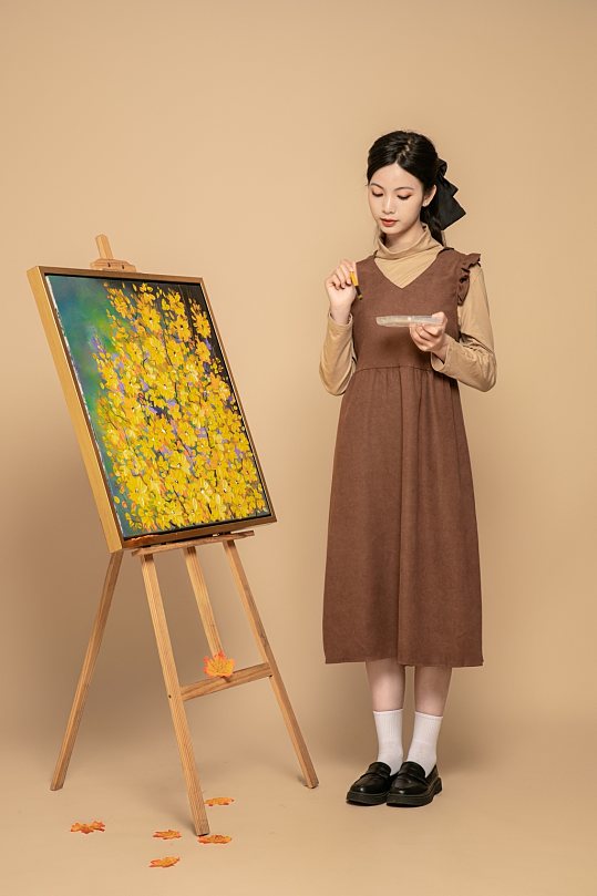 棕色连衣裙秋季秋装氛围女生人物摄影图