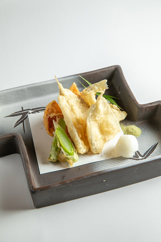 鱚鱼天妇罗日料日本料理美食摄影图片