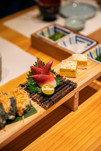 北极贝刺身日料日本料理美食摄影图片