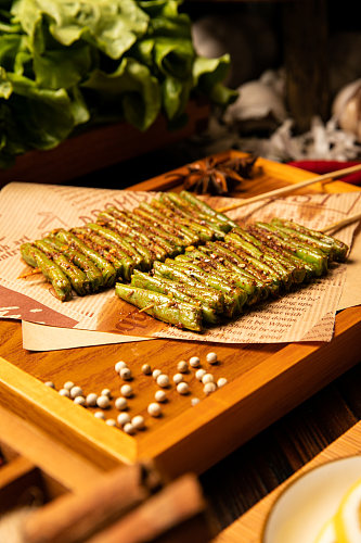 烤豆角烤蔬菜小吃烧烤食物摄影图片