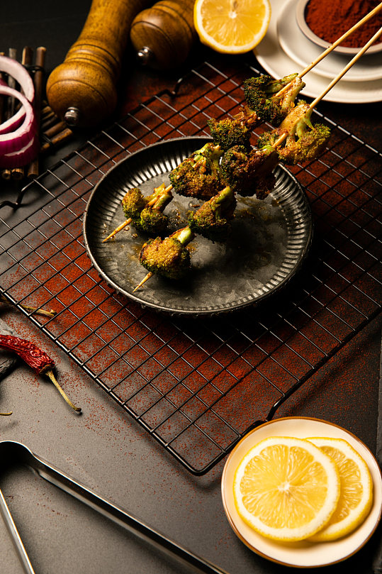烤西蓝花烤蔬菜小吃烧烤食物摄影图片