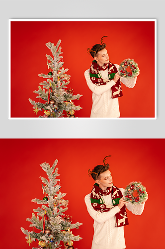 白色毛衣外国男生圣诞节人物摄影图片