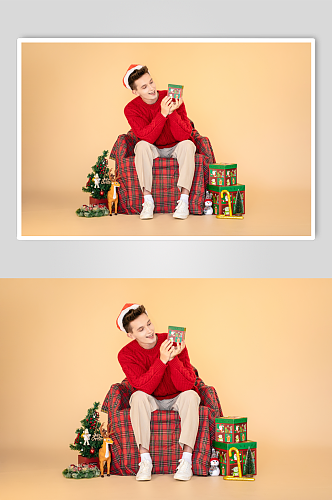 红色毛衣外国男生圣诞节人物摄影图片