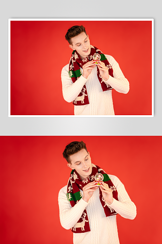 白色毛衣外国男生圣诞节人物摄影图片