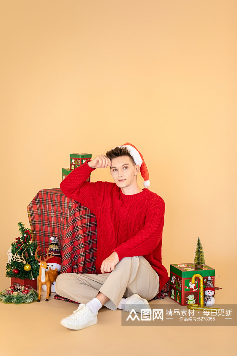 红色毛衣外国男生圣诞节人物摄影图片素材