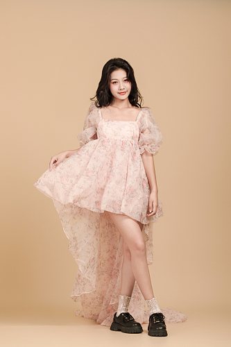 粉色连衣裙时尚女性人物图片