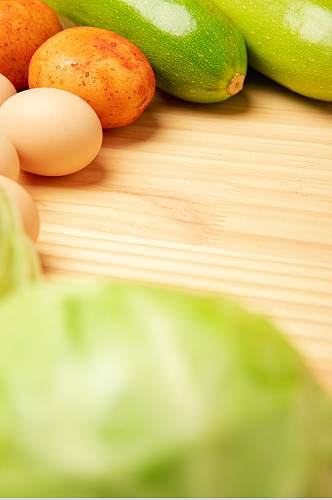 新鲜果蔬店蔬菜西葫芦番茄土豆鸡蛋摄影图片