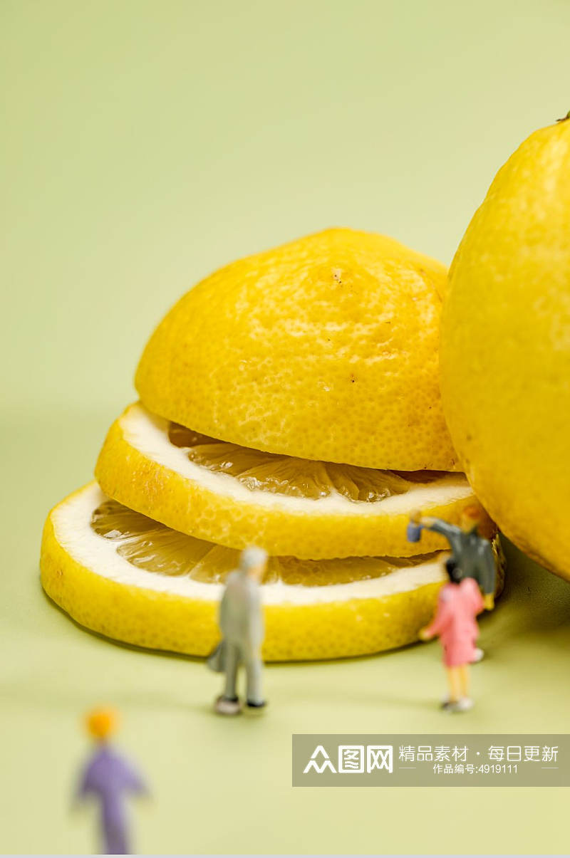 创意微缩小人柠檬水果鲜果摄影图片素材