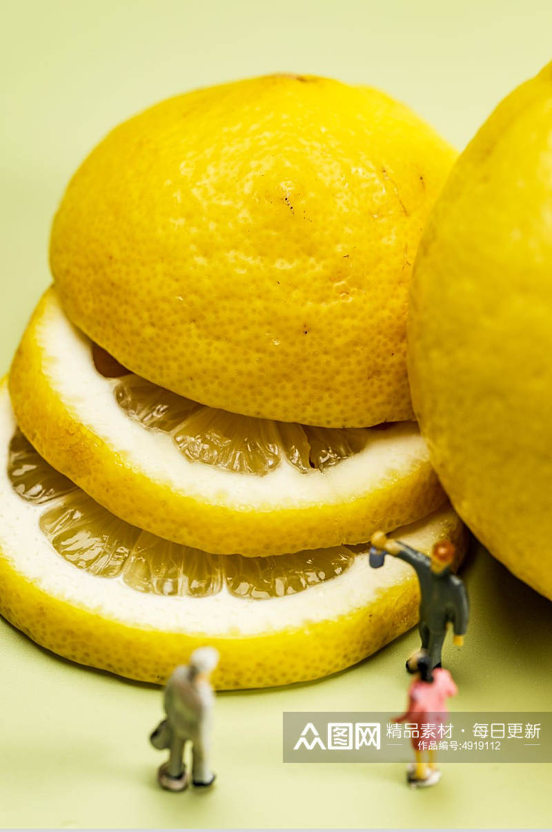 创意微缩小人柠檬水果鲜果摄影图片素材