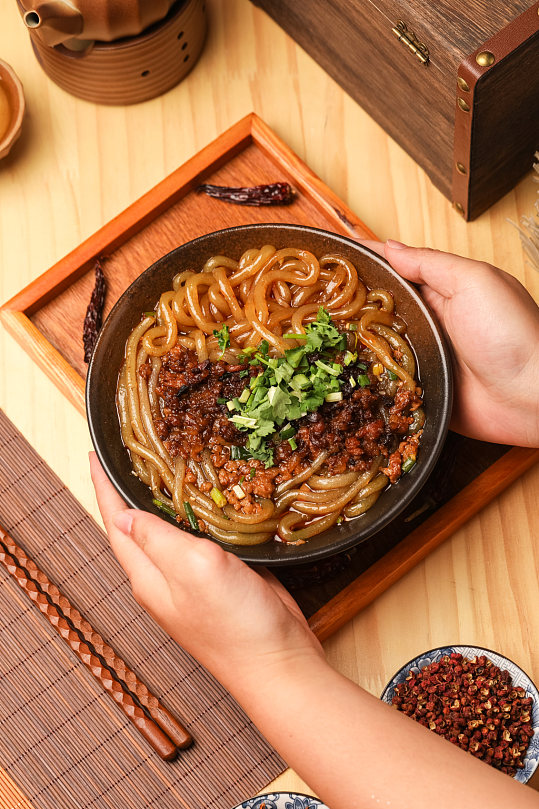 酸辣四川酸辣粉美食摄影图片