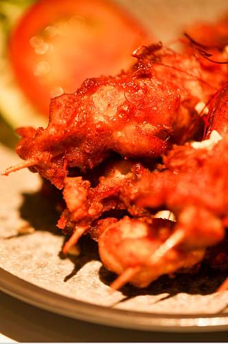 美味咖喱烤碳鸡肉串泰国菜美食摄影图片