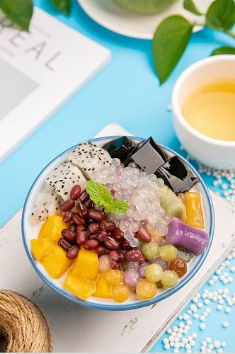 水果芋圆西米露烧仙草糖水甜品美食摄影图片