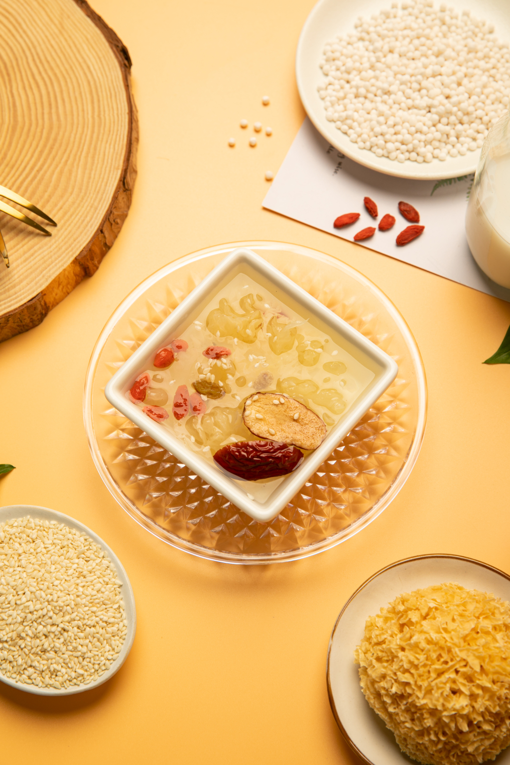 银耳莲子羹银耳红枣糖水美食摄影图片素材