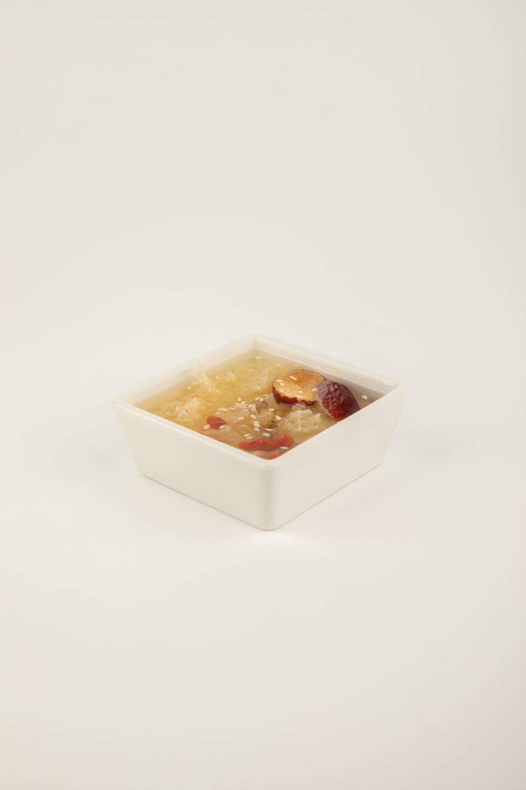 銀耳蓮子羹銀耳紅棗糖水美食攝影圖片素材