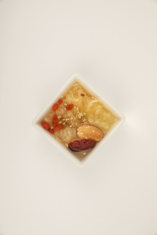 銀耳蓮子羹銀耳紅棗糖水美食攝影圖片