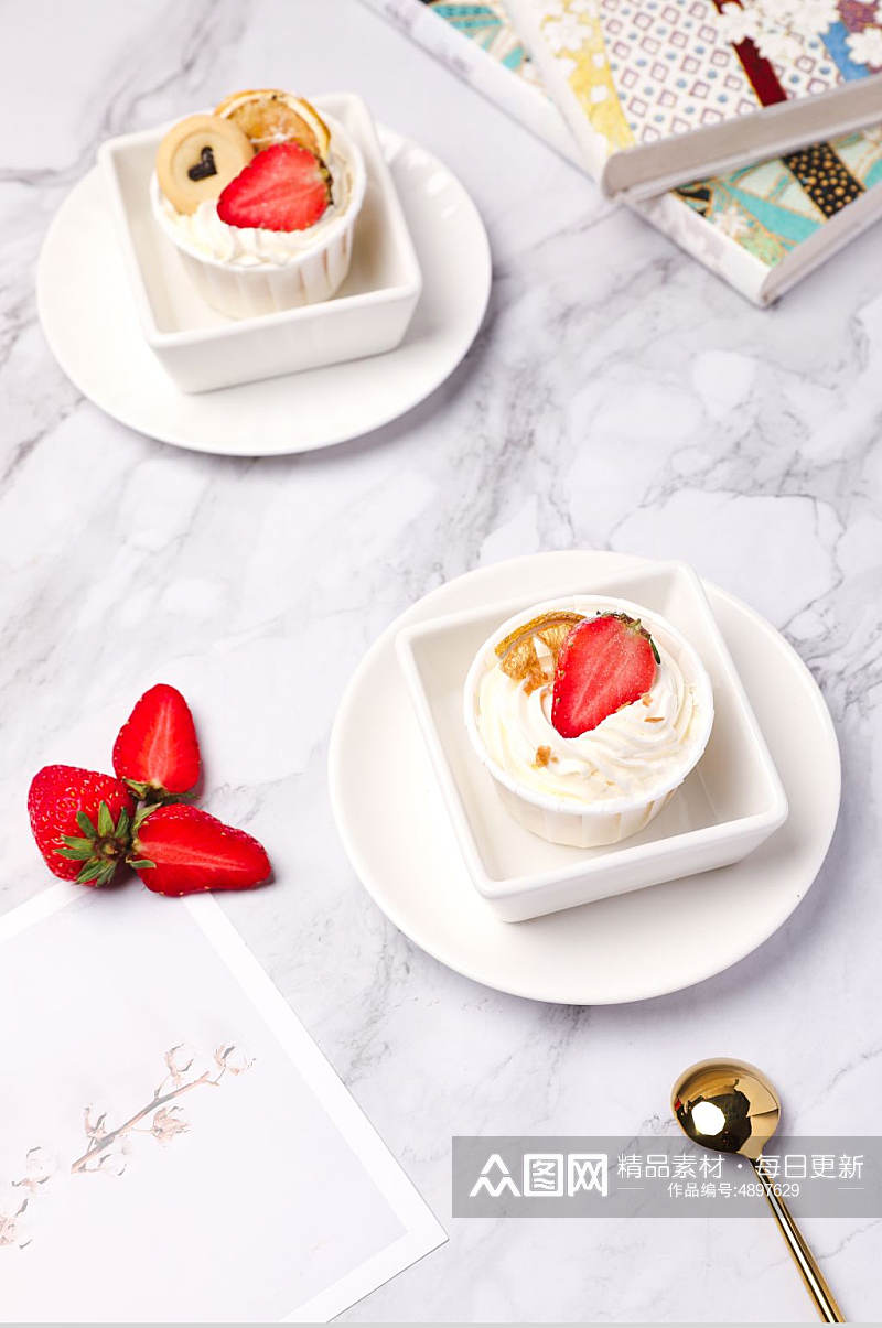 简约美味可口奶油草莓蛋糕甜品美食摄影图片素材