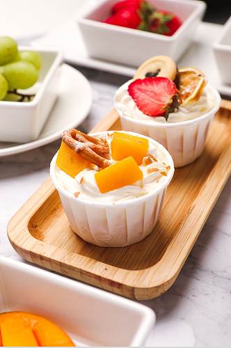 清新水果杯子蛋糕甜品美食摄影图片