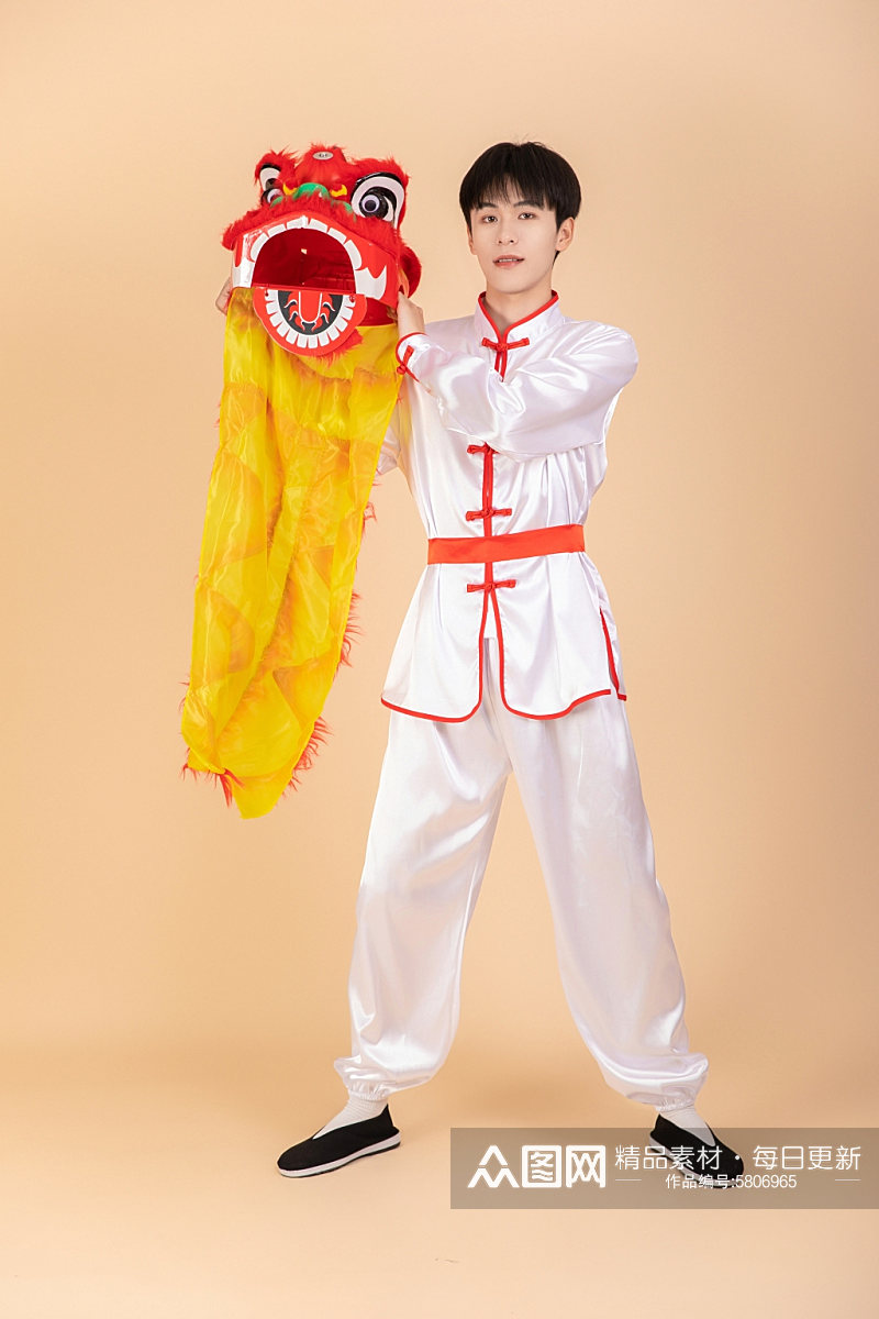 龙年舞狮练武男生人物摄影图片素材