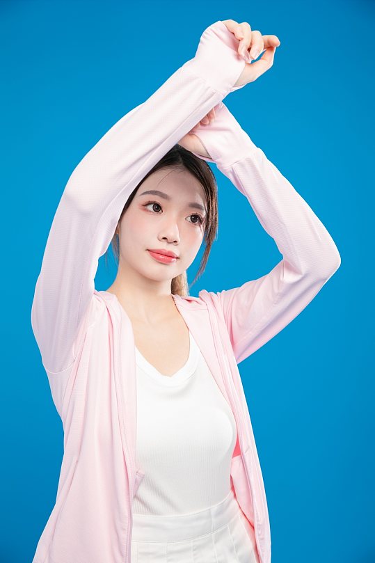 夏季防晒衣百褶裙吊带背心女生人物摄影图片