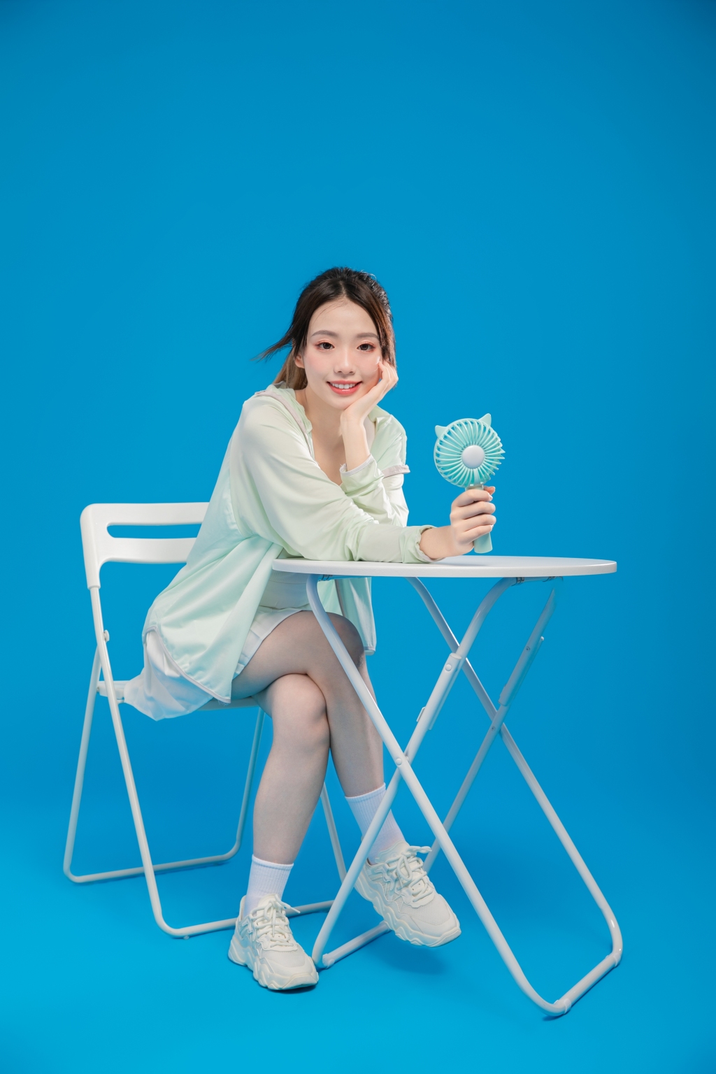 夏季防晒衣百褶裙吊带背心女生人物摄影图片素材