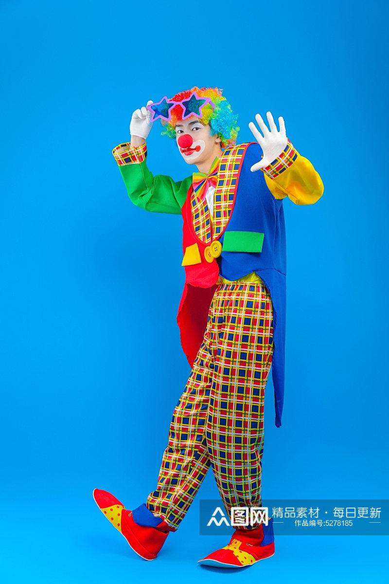 戴墨镜幽默搞笑小丑人物摄影图片素材