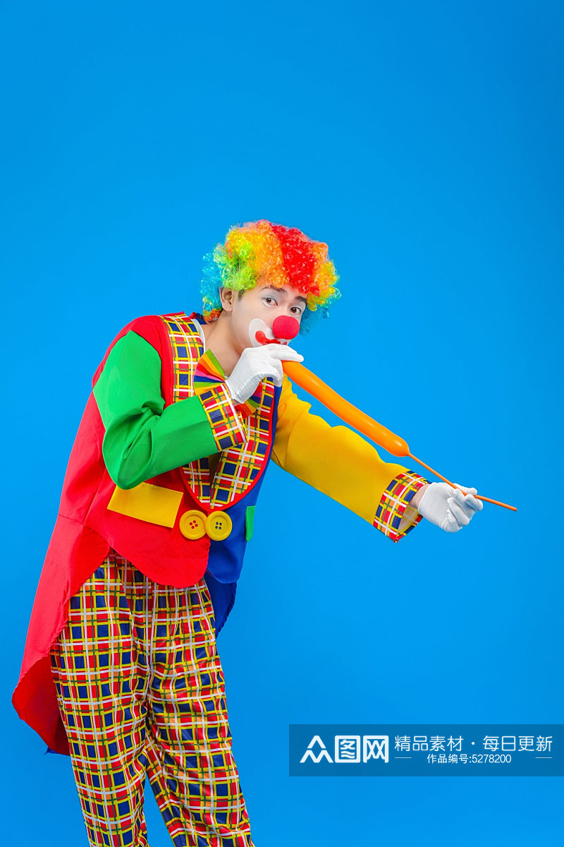 吹气球幽默搞笑小丑人物摄影图片素材