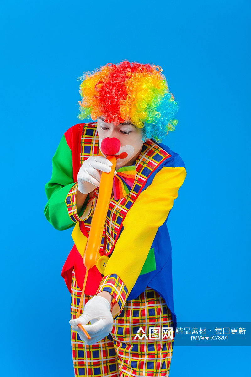 吹气球幽默搞笑小丑人物摄影图片素材