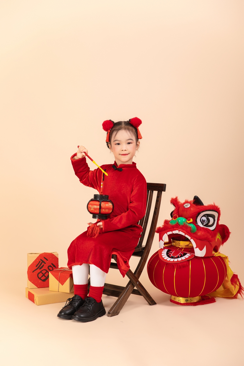 民国风服饰龙年新年小朋友人物摄影图片素材