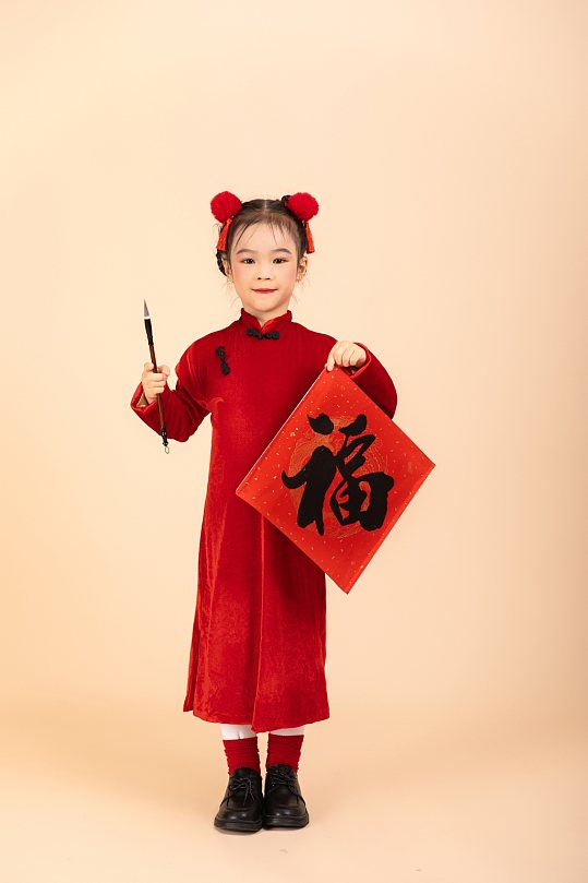 民國(guó)風(fēng)服飾龍年新年小朋友人物攝影圖片