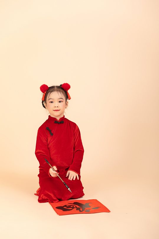 民国风服饰龙年新年小朋友人物摄影图片-众图网