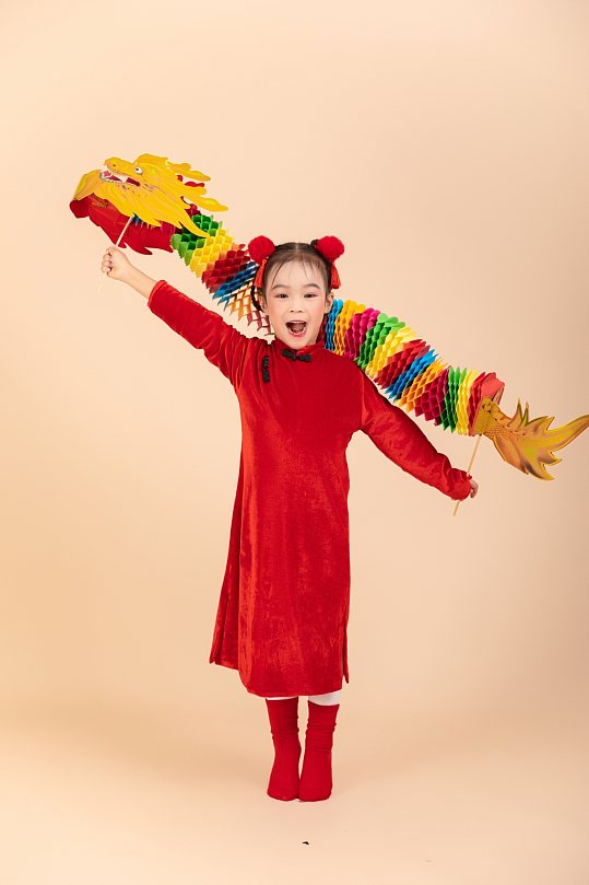民國(guó)風(fēng)服飾龍年新年小朋友人物攝影圖片