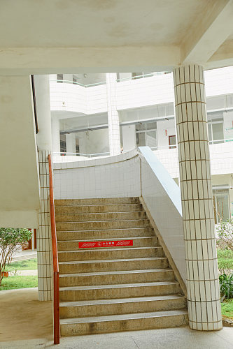 楼梯校园建筑风景摄影图