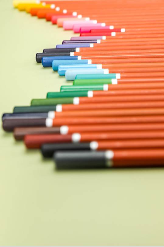 简洁彩色铅笔校园物品摄影图片-众图网